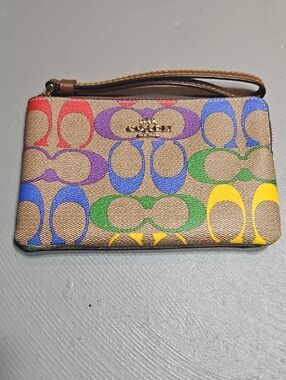 Coach C9945 EUC Corner Zip Wristlet In Rainbow Signature Canvas Limited-Edition